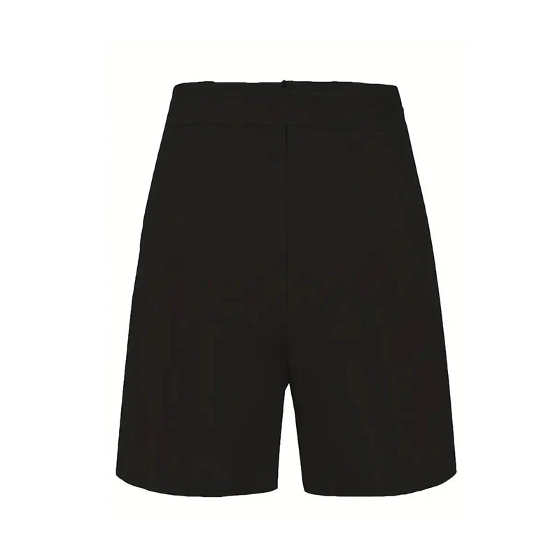 Shorts cintura alta com botão sólido frontal e cinto gravata.